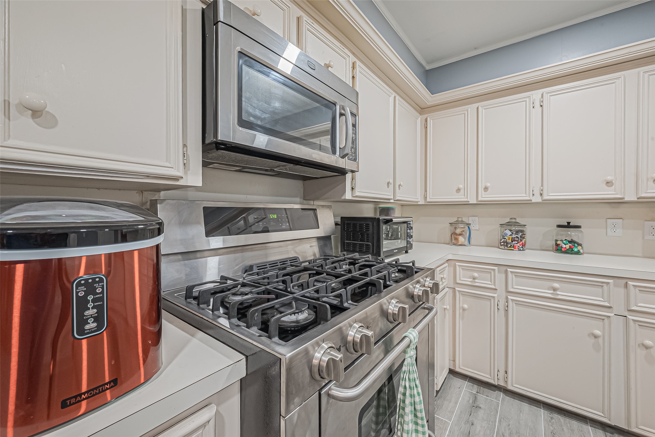 1902 Edgehill Road Property Photo 13