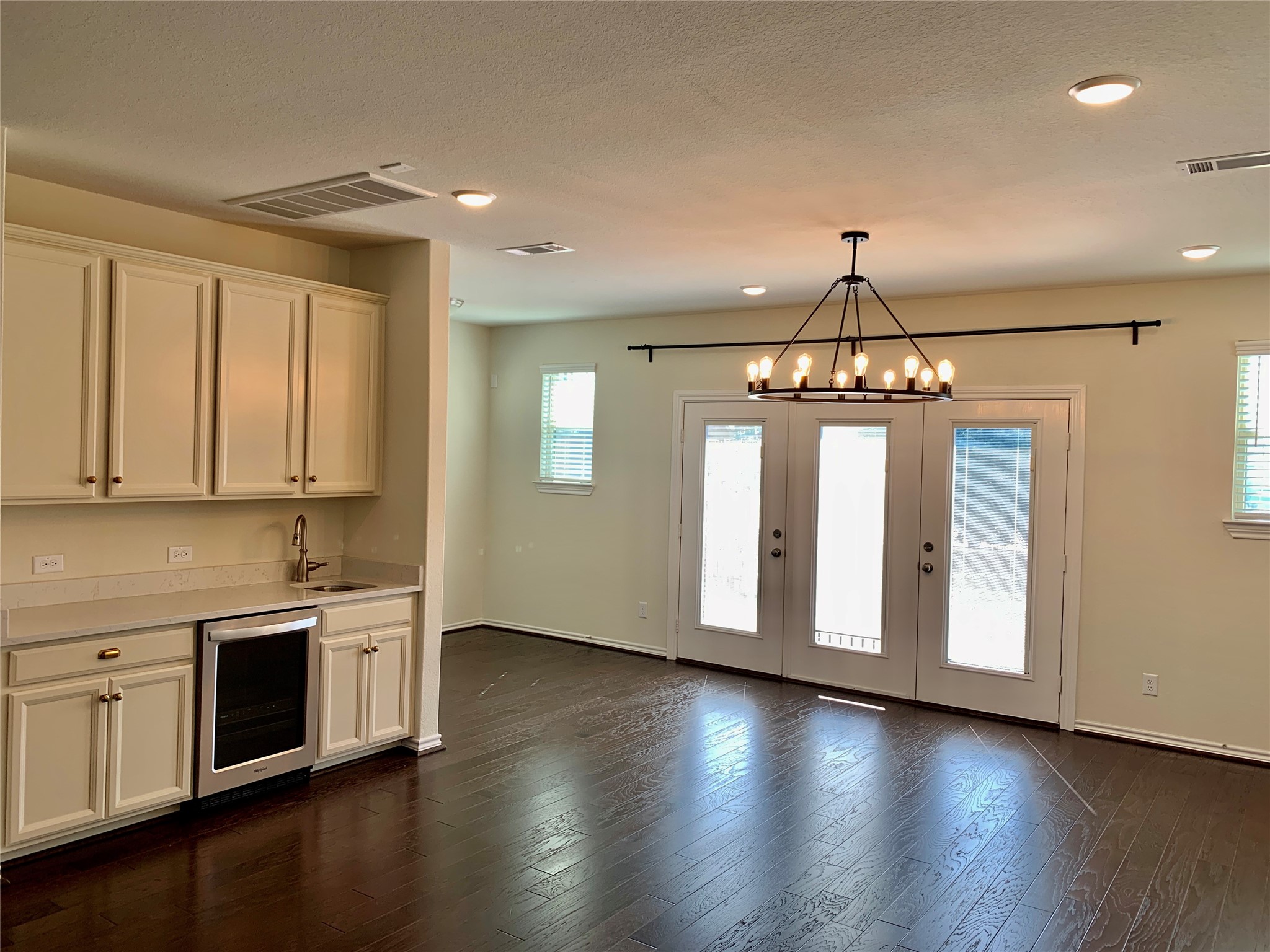 8604 Cedardale Park Drive Property Photo 5