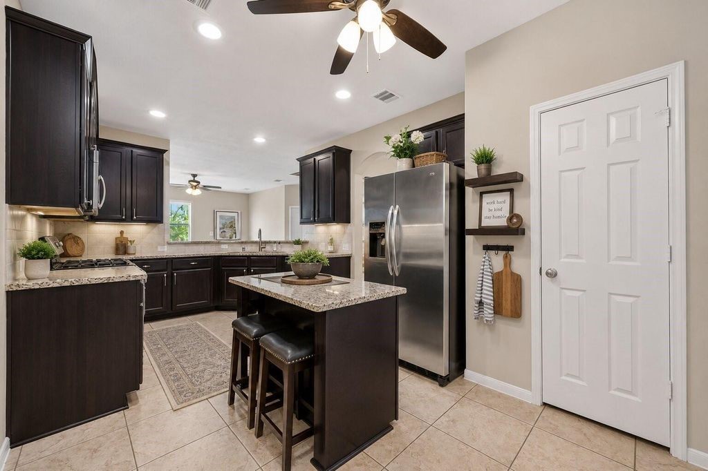 8506 Sunset Loch Drive Property Photo 1