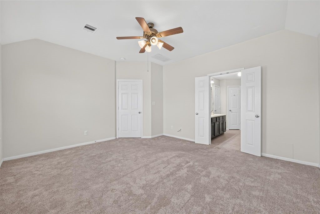 8506 Sunset Loch Drive Property Photo 5