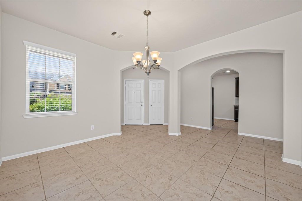 8506 Sunset Loch Drive Property Photo 11