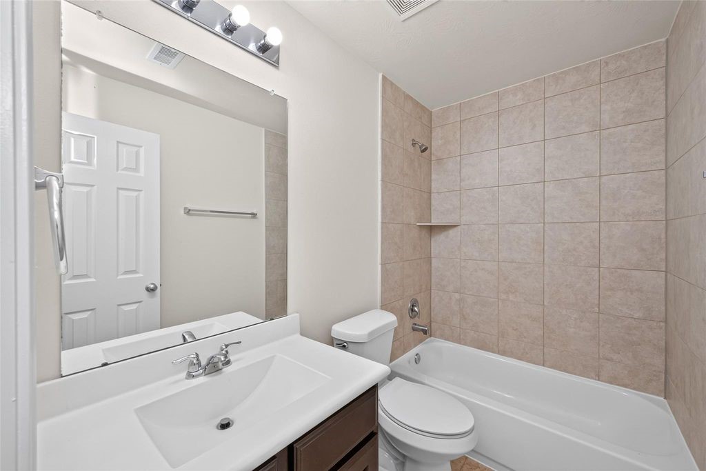8506 Sunset Loch Drive Property Photo 26