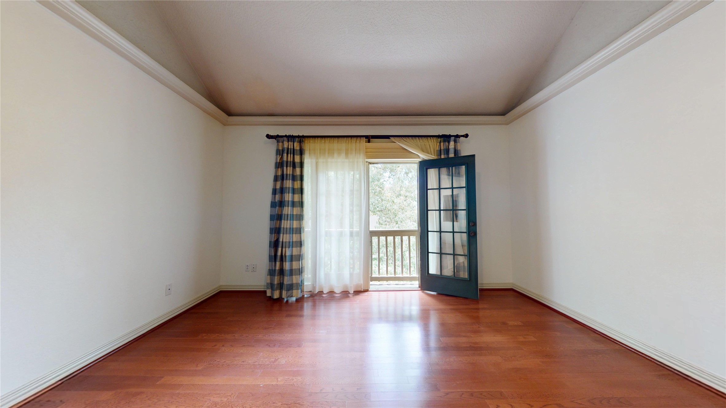 2100 Tanglewilde Street 482 Property Photo 15