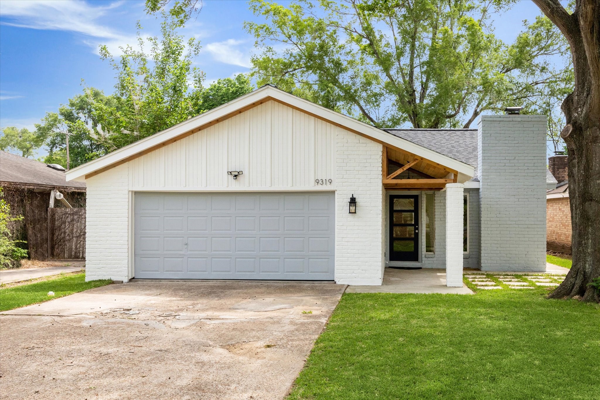 9319 Carousel Lane Property Photo 1