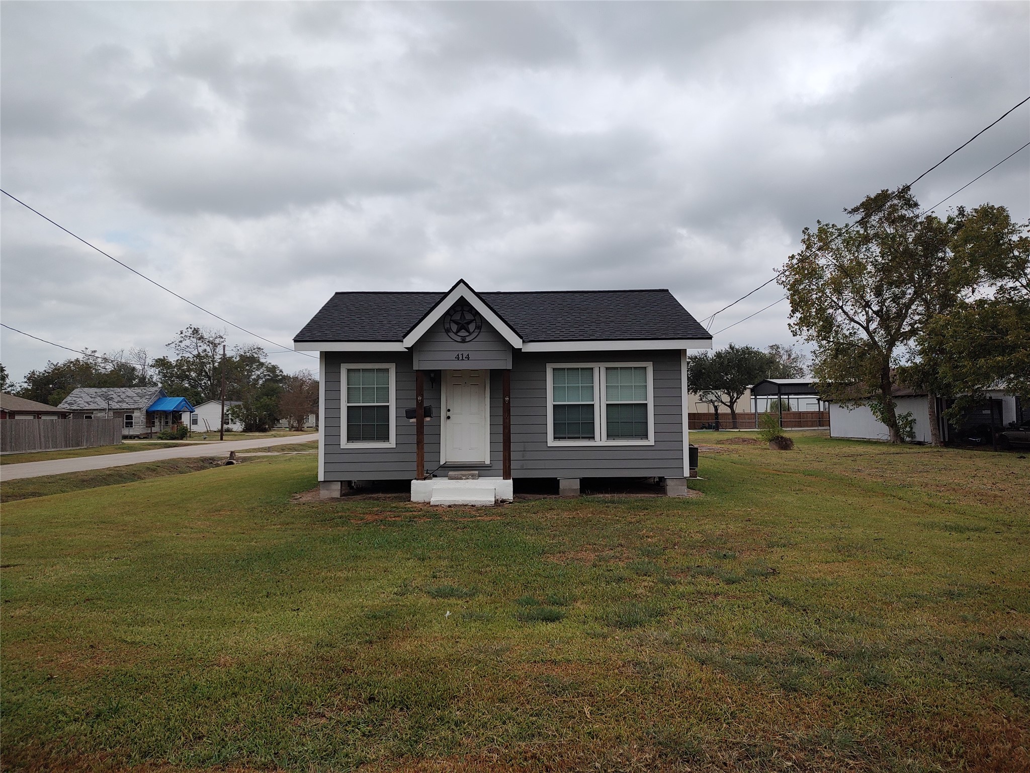 414 Avenue E Property Photo 1