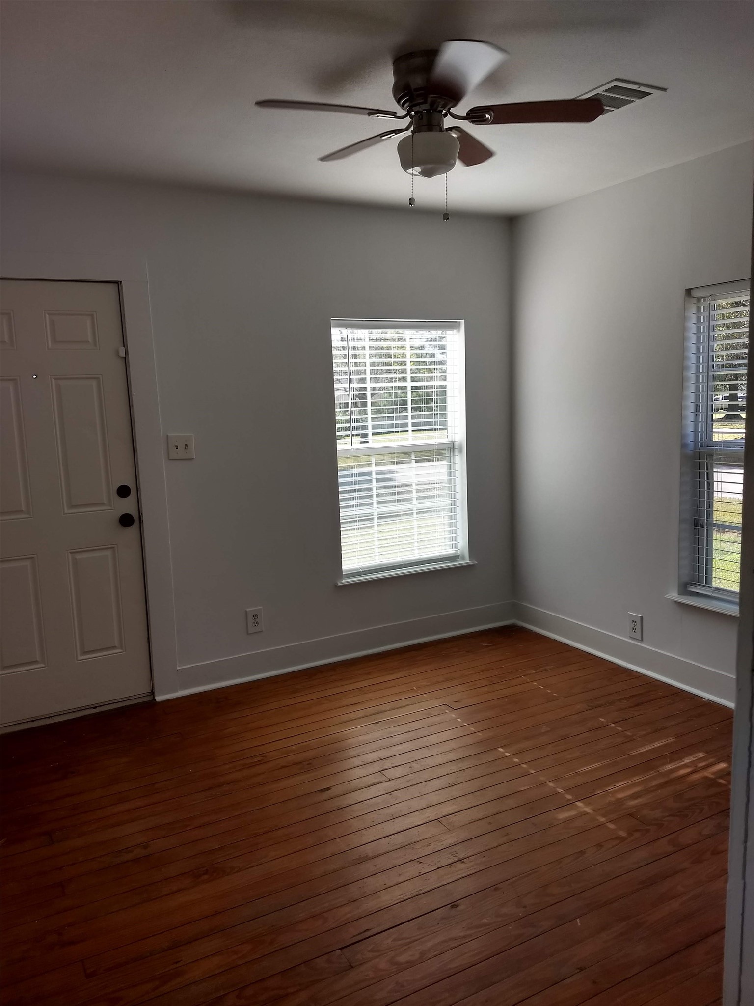 414 Avenue E Property Photo 2