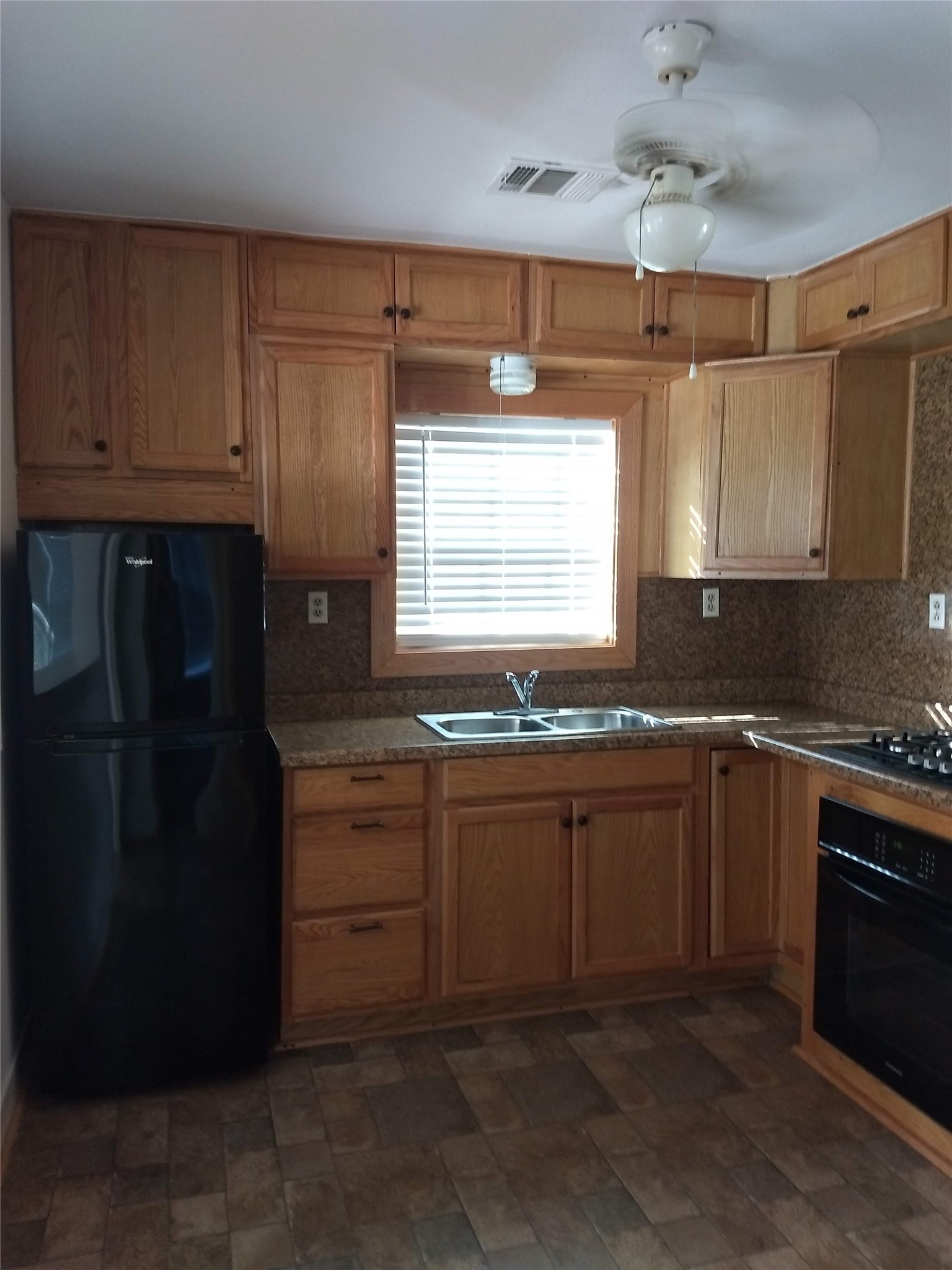 414 Avenue E Property Photo 4