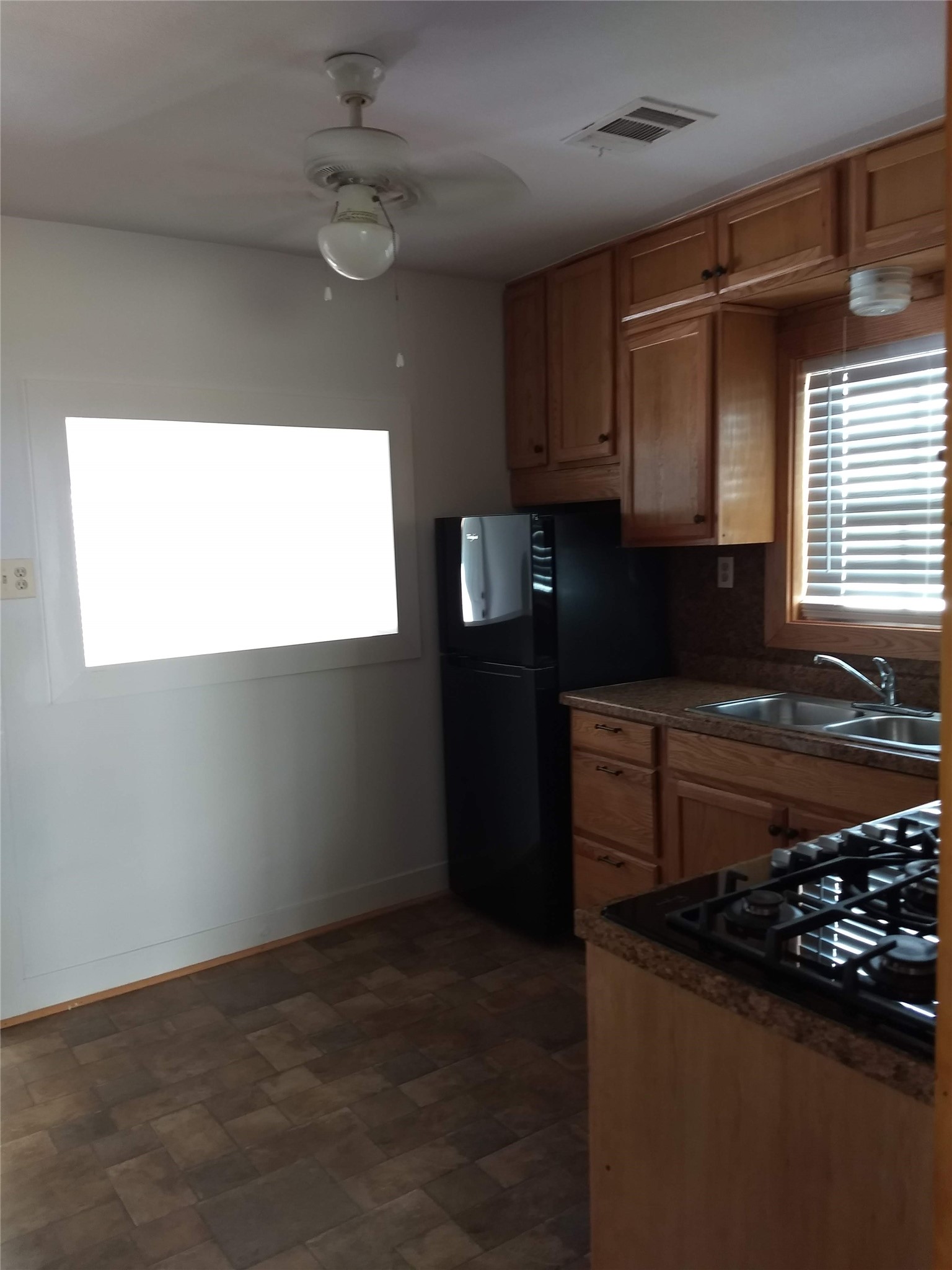 414 Avenue E Property Photo 5