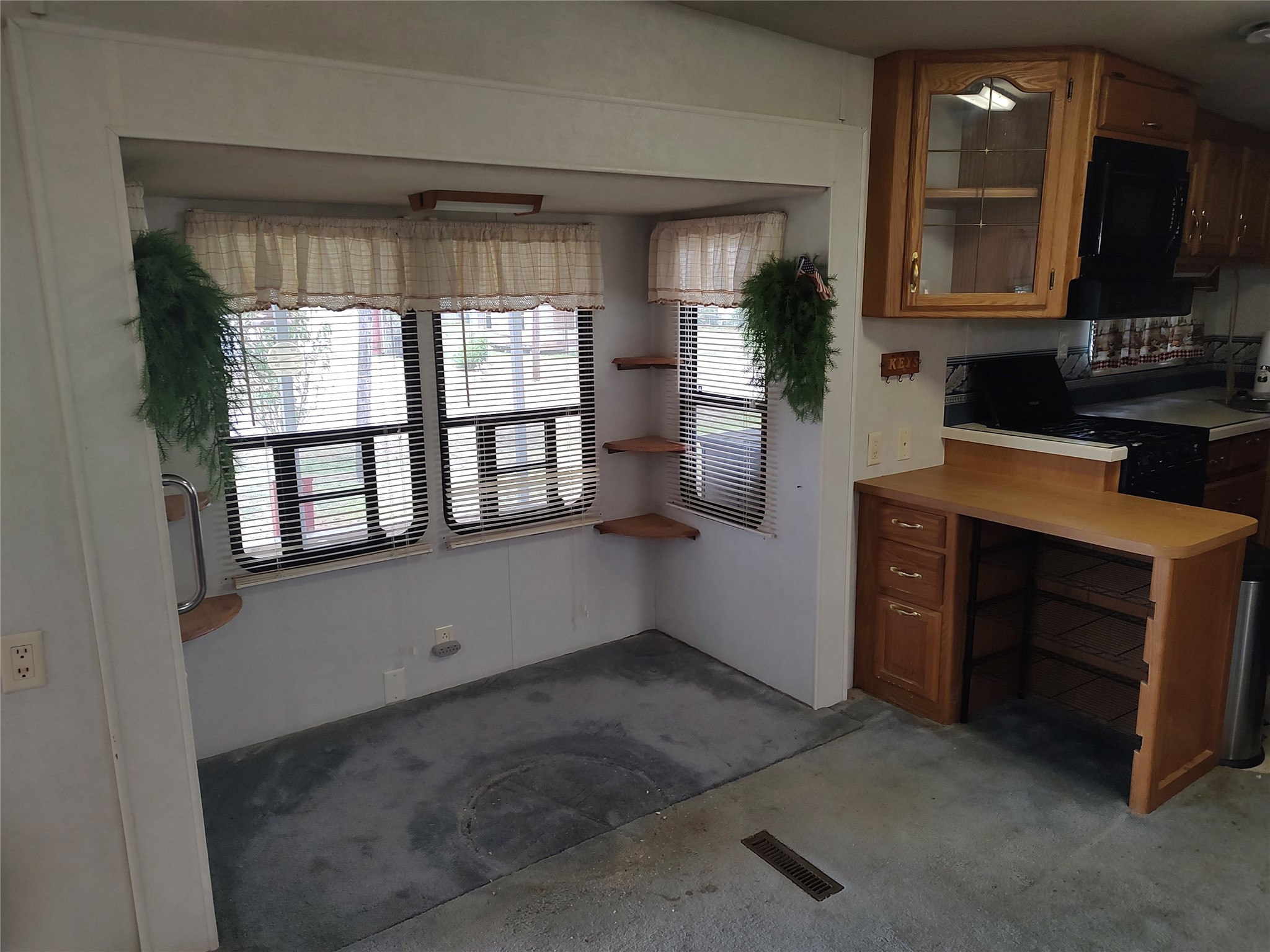 414 Avenue E Property Photo 21