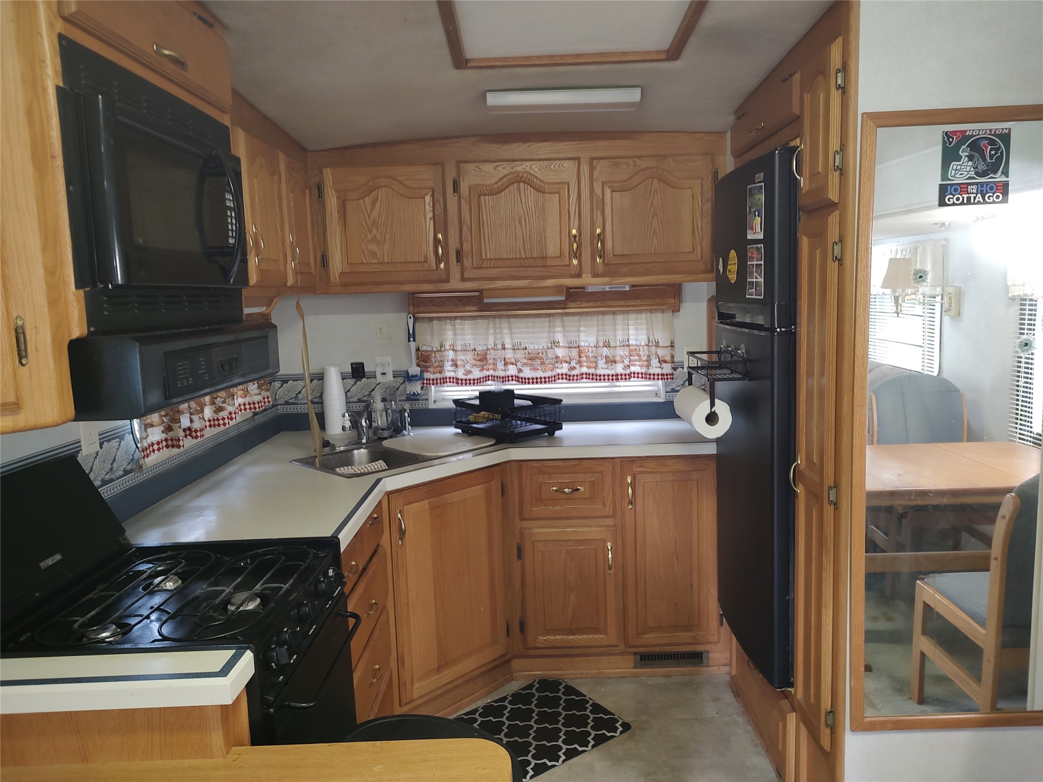 414 Avenue E Property Photo 23