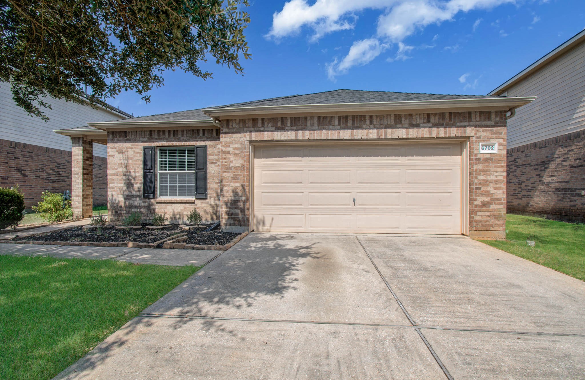 6702 Castle Terrace Ct Property Photo 1