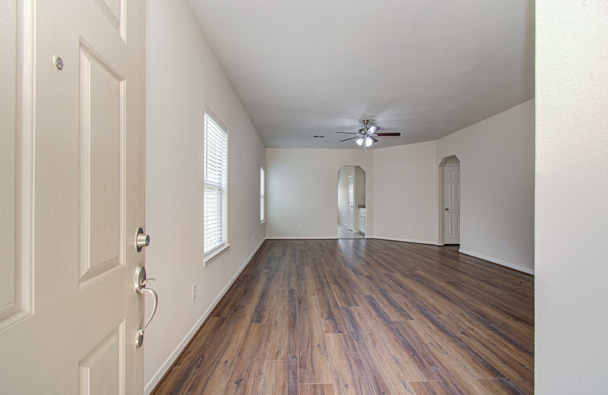 6702 Castle Terrace Ct Property Photo 4