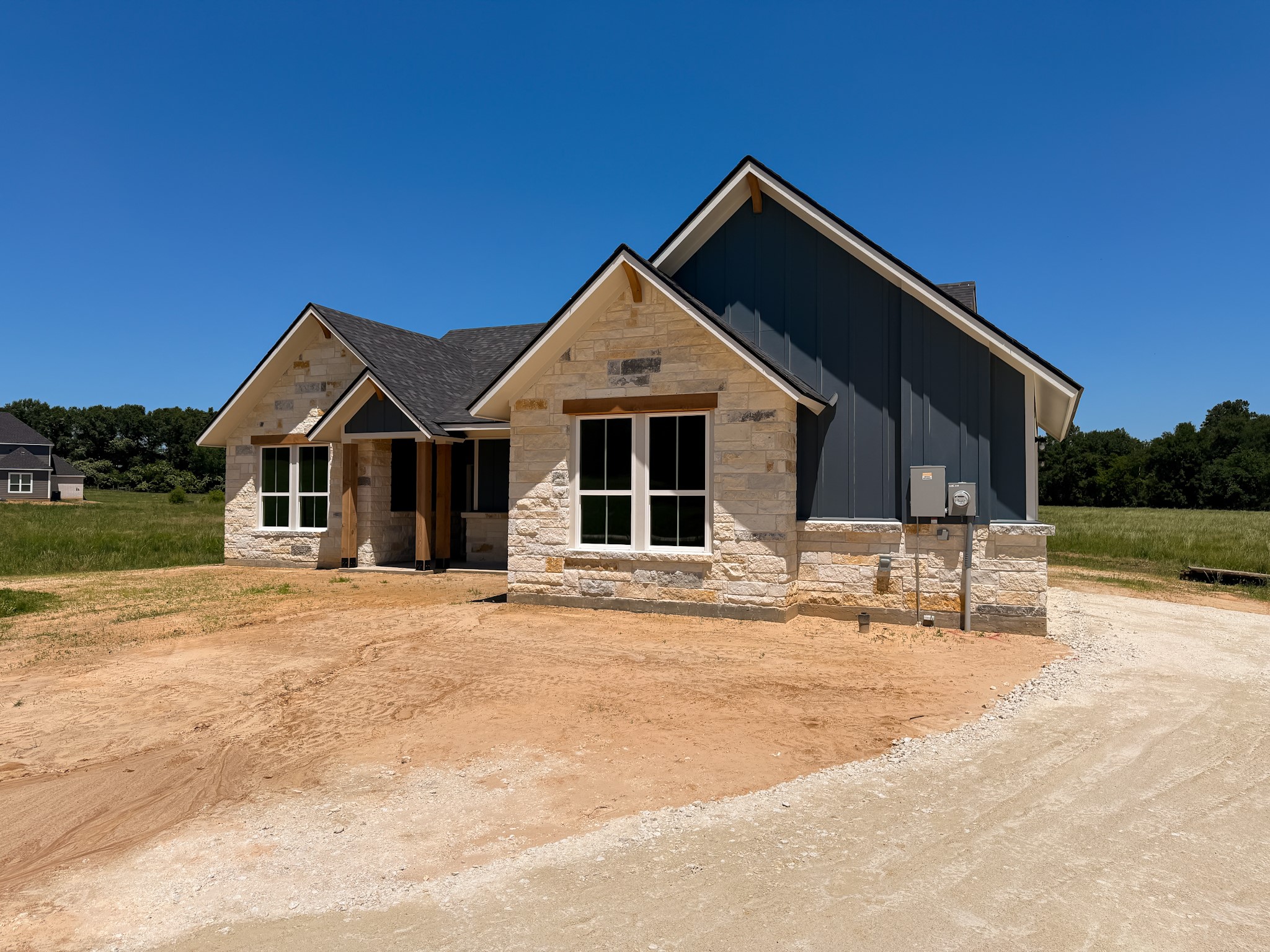 879 Pineview Circle Property Photo 3