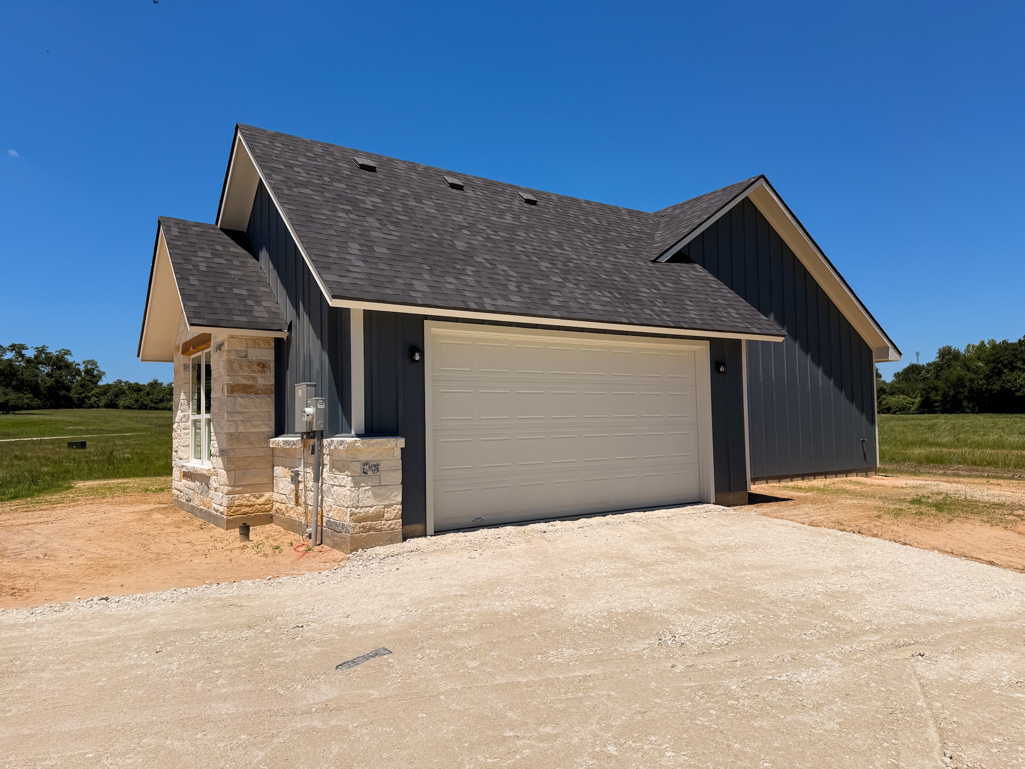 879 Pineview Circle Property Photo 4