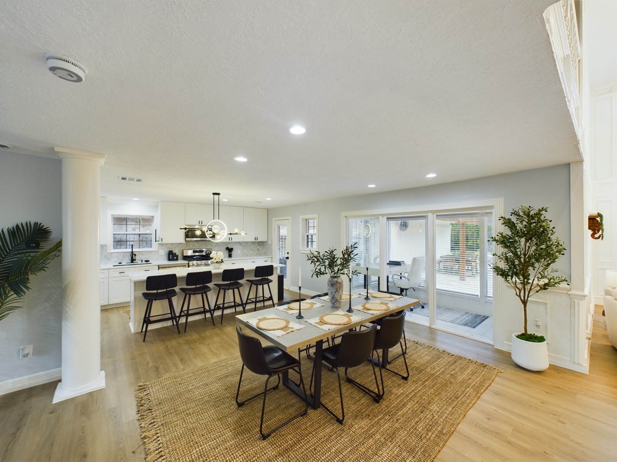 7702 Antoine Drive Property Photo 12