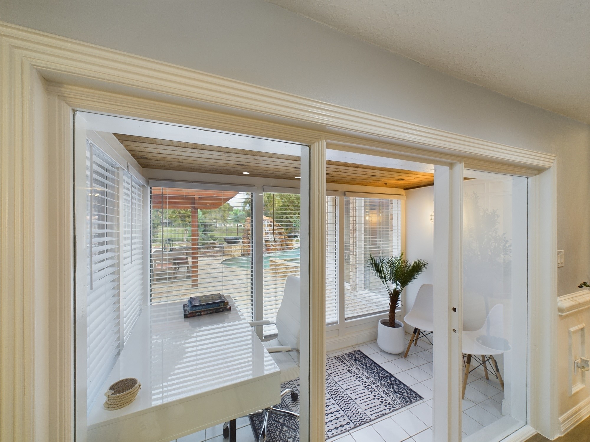 7702 Antoine Drive Property Photo 13