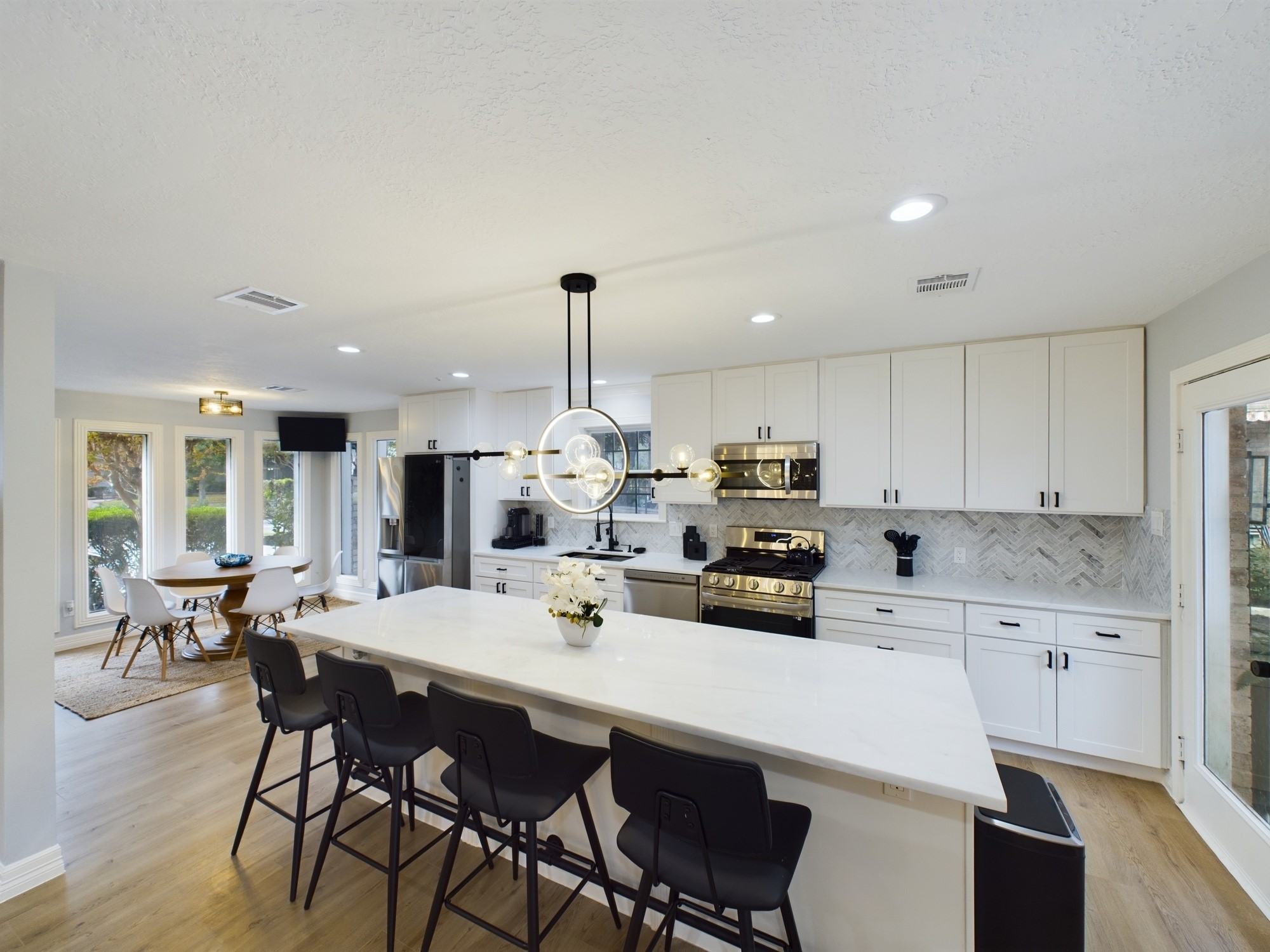7702 Antoine Drive Property Photo 14