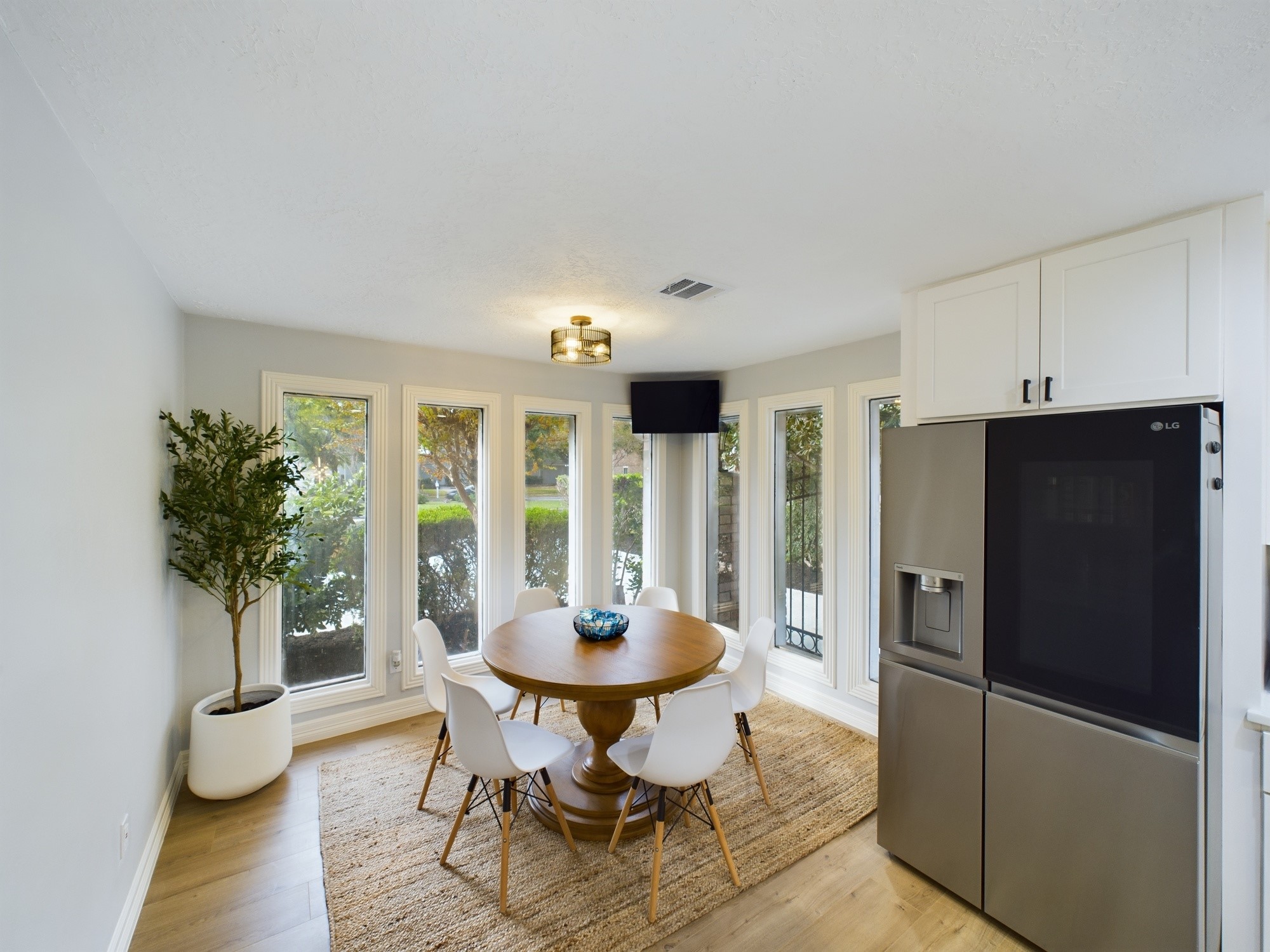 7702 Antoine Drive Property Photo 17