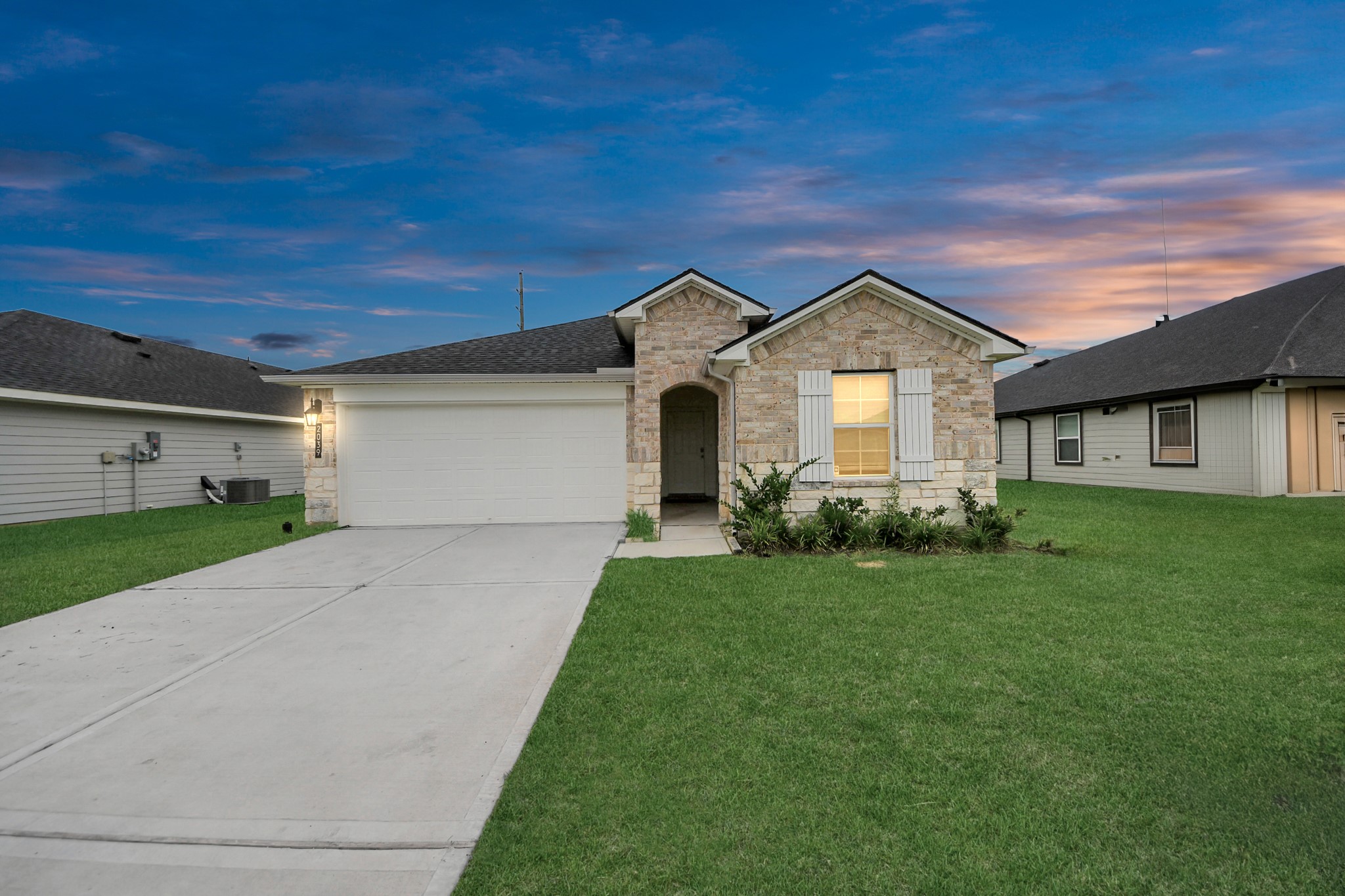 2039 Woodlark Way Property Photo 1