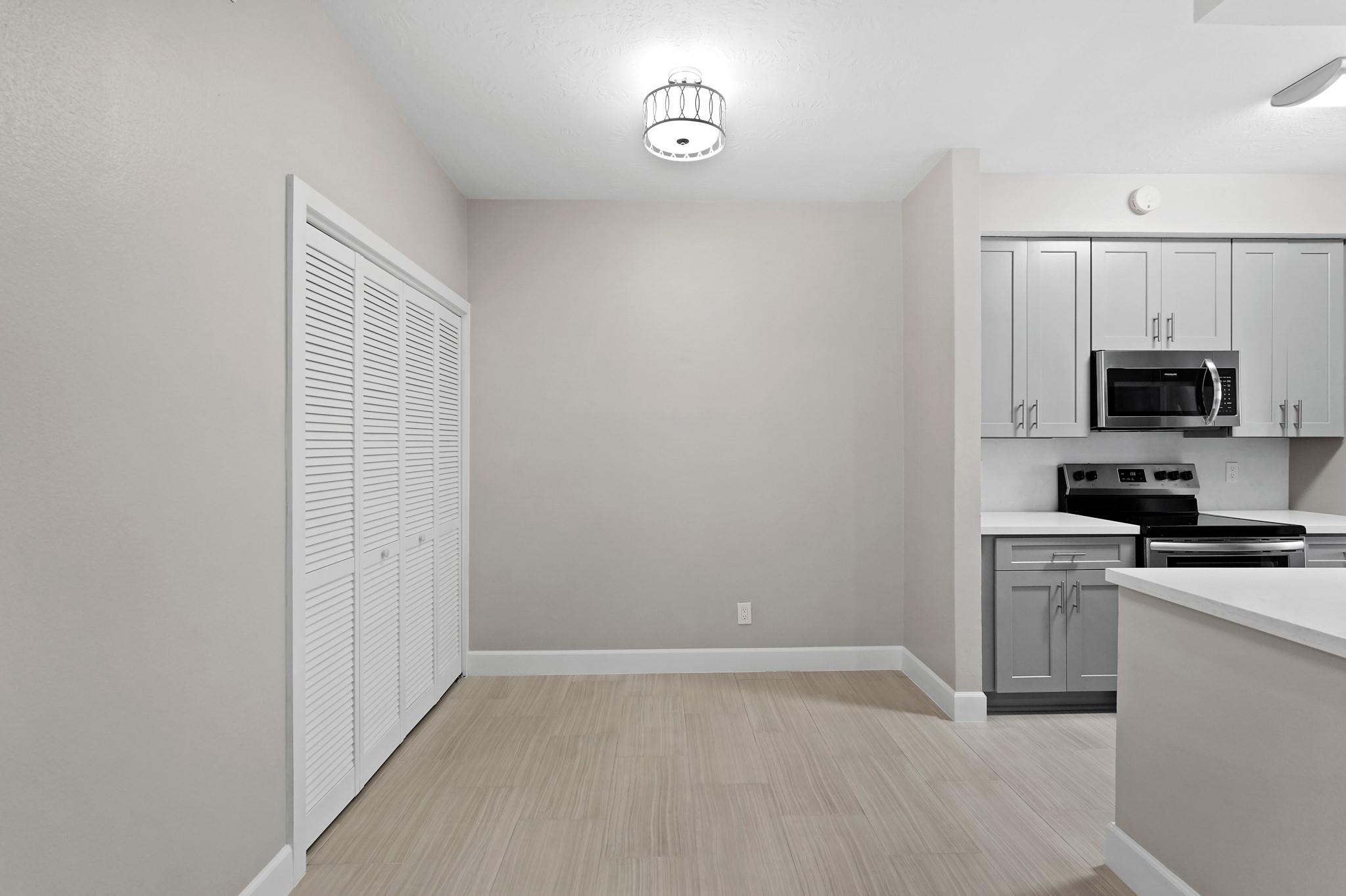 2300 Augusta Drive 37 Property Photo 4