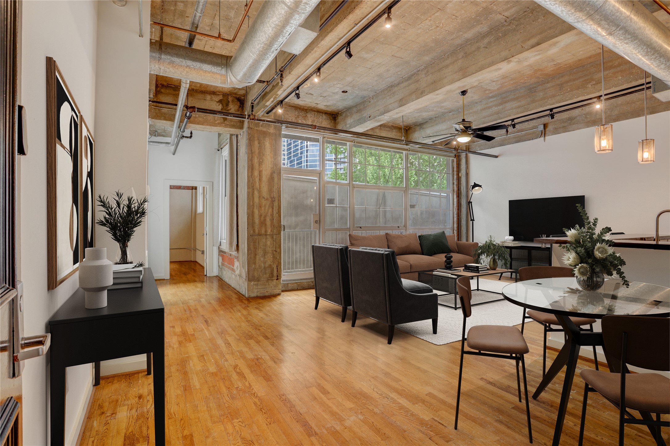 204 Travis Street 4d Property Photo 1