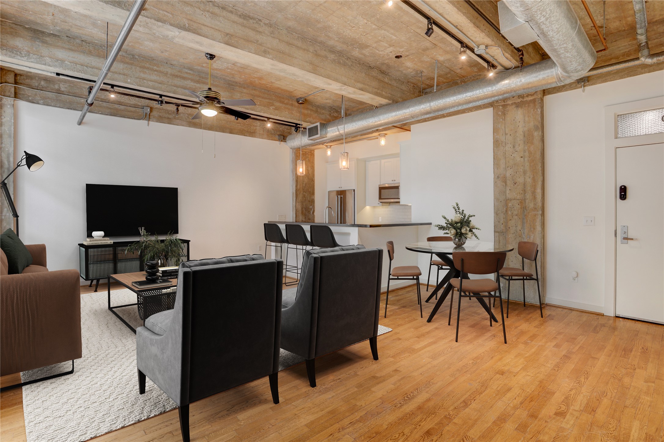 204 Travis Street 4d Property Photo 3
