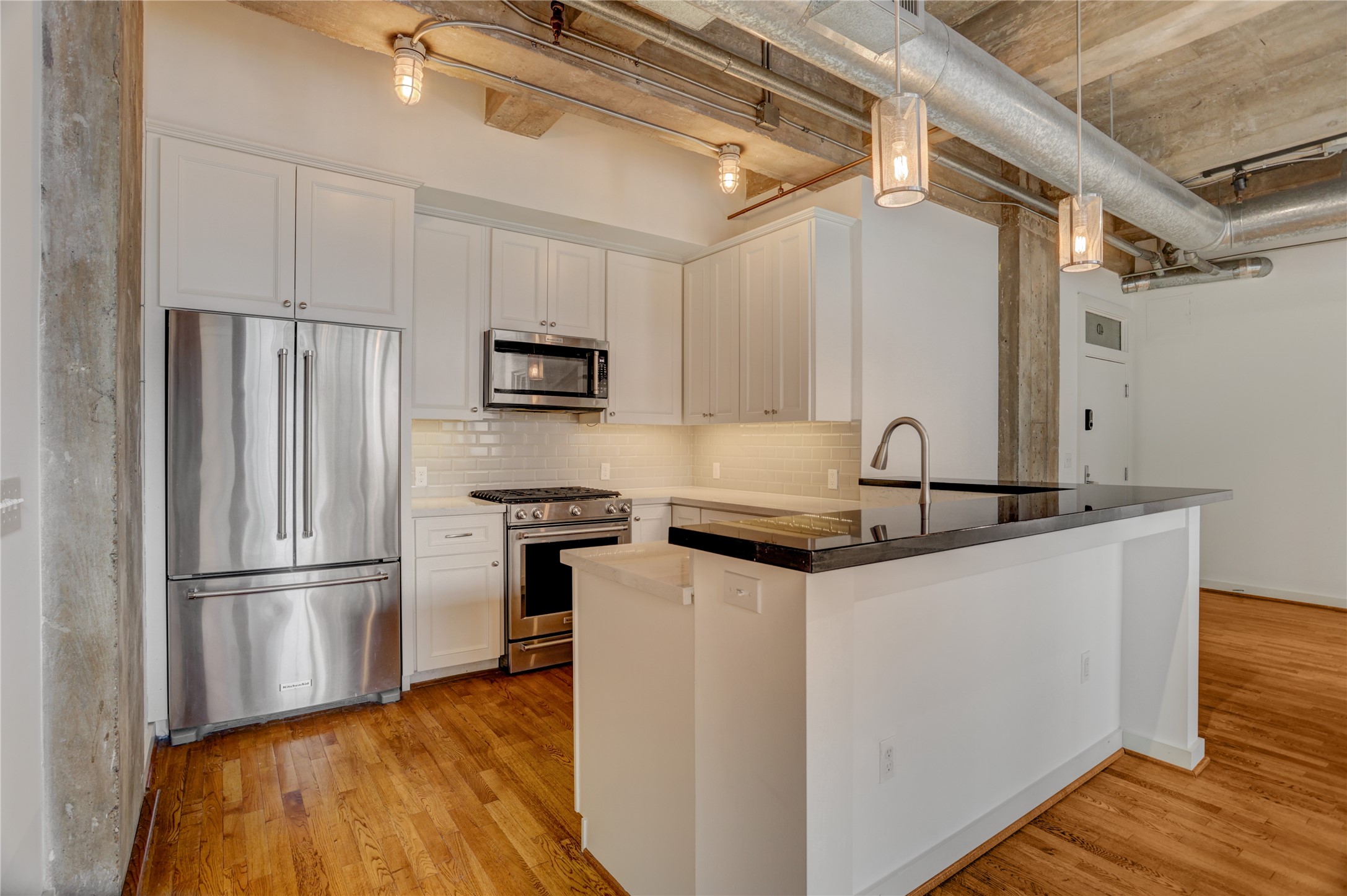 204 Travis Street 4d Property Photo 4