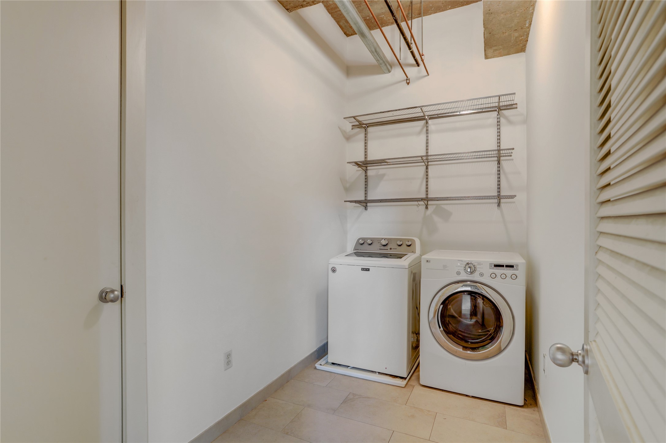 204 Travis Street 4d Property Photo 9