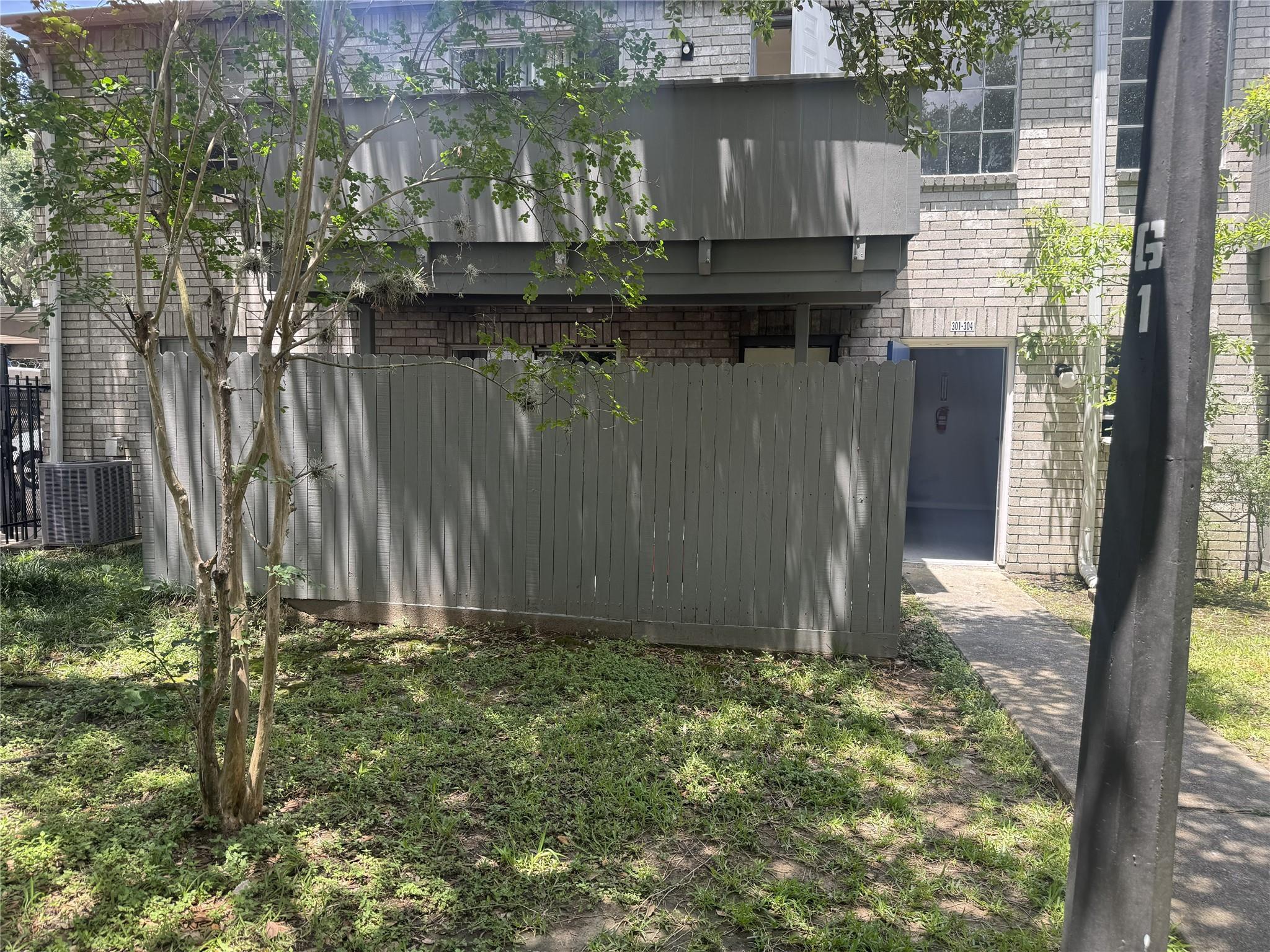 9700 Leawood Boulevard # 301, Houston Tx 77099 Property Photo 1