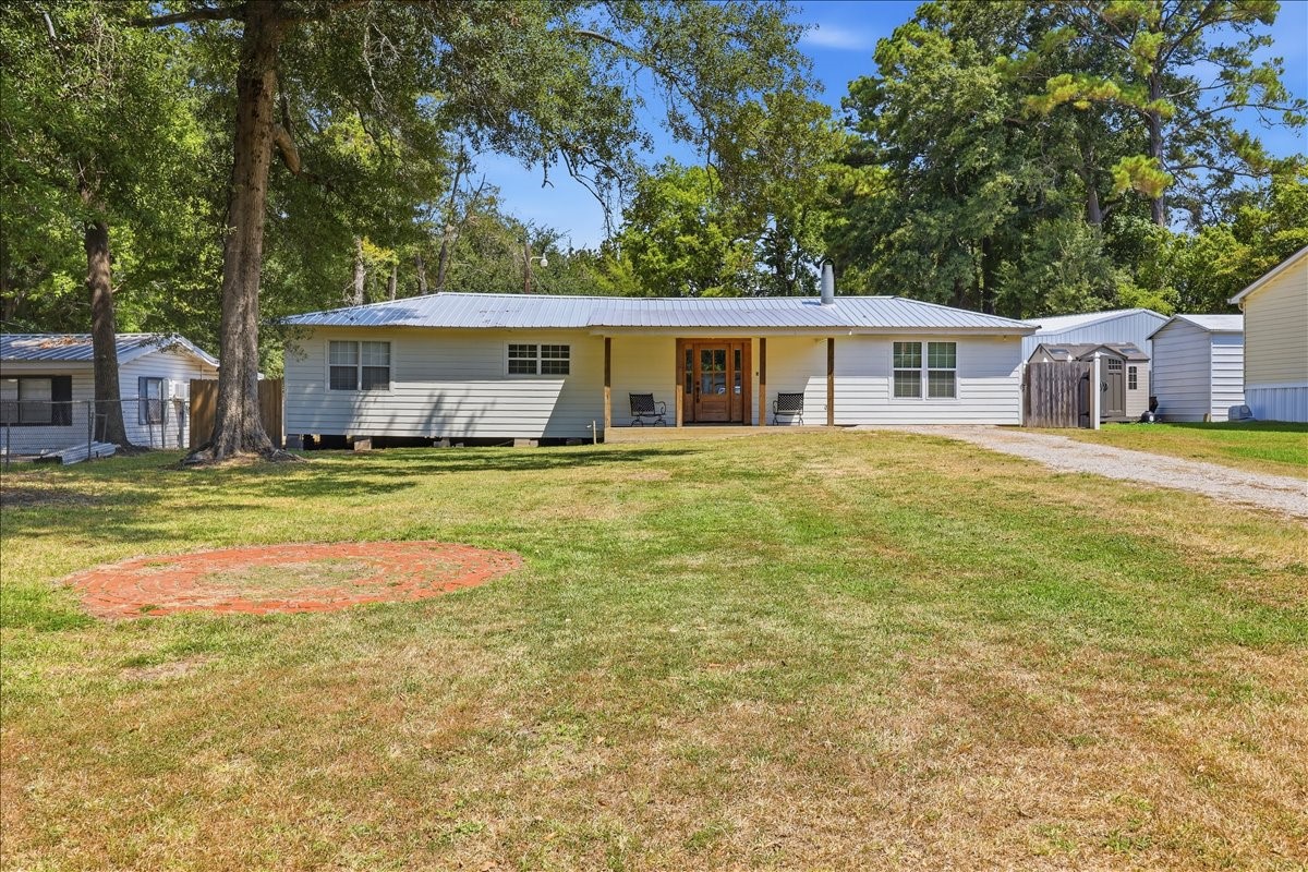 572 Spur 165 Property Photo 3