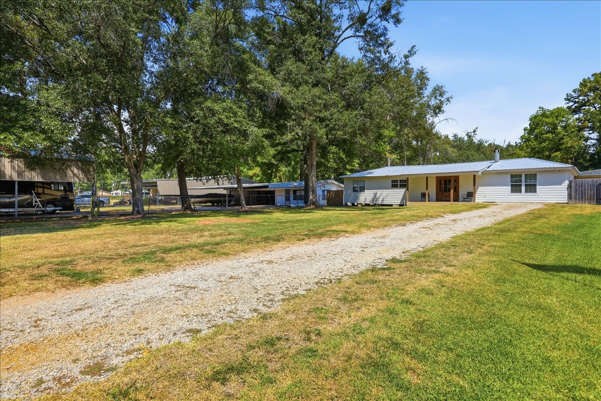 572 Spur 165 Property Photo 5