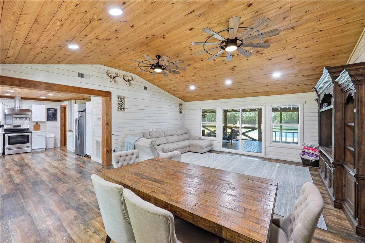 572 Spur 165 Property Photo 10