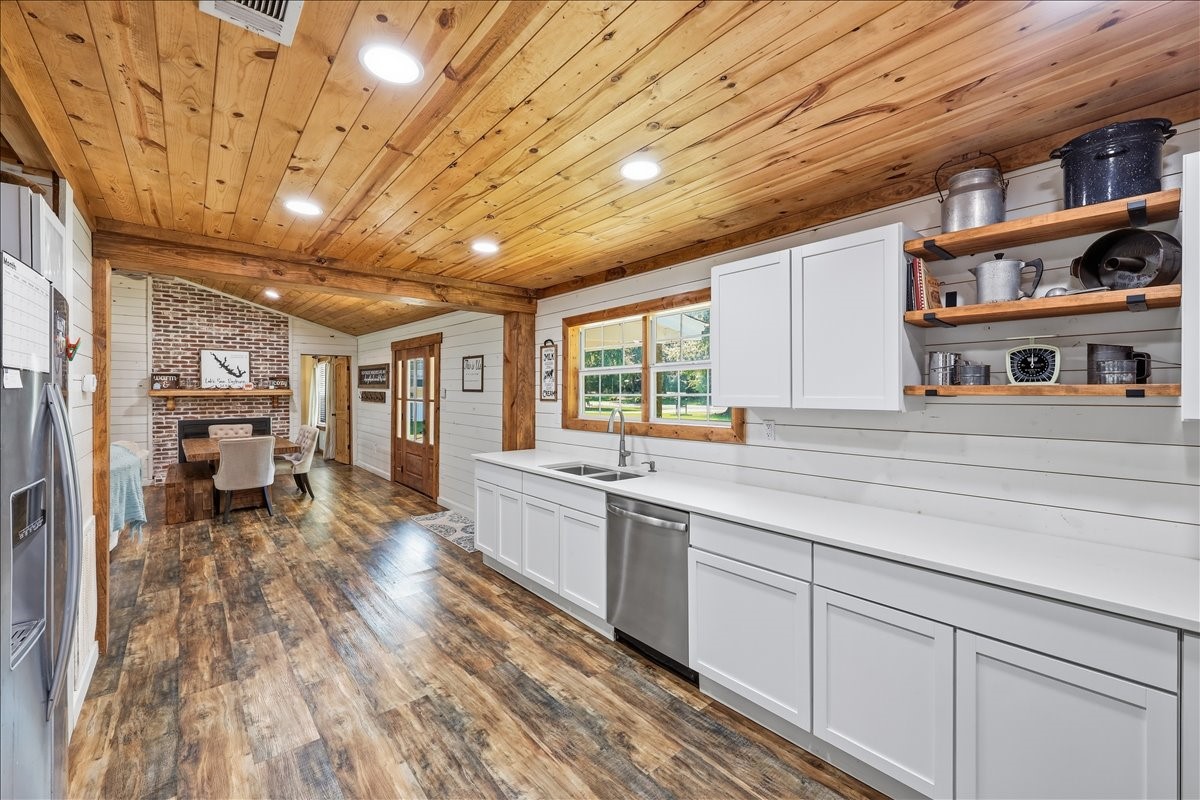 572 Spur 165 Property Photo 14