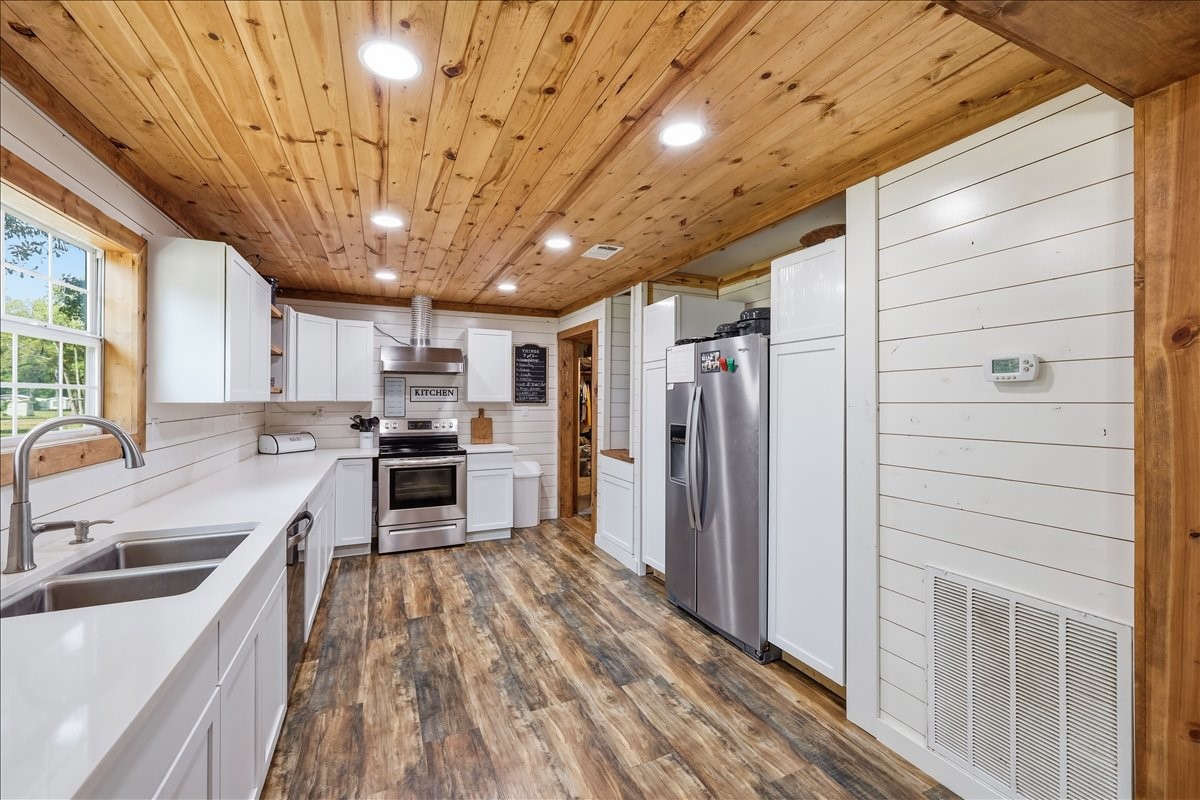 572 Spur 165 Property Photo 16