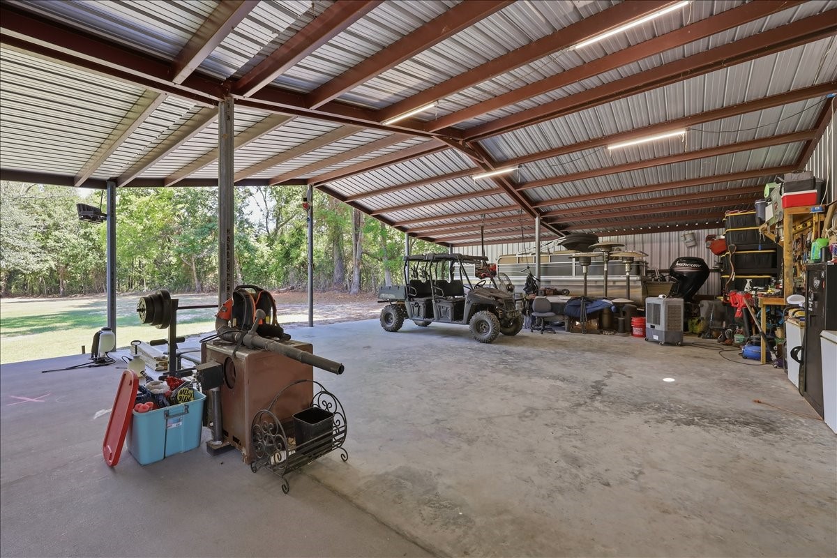 572 Spur 165 Property Photo 33