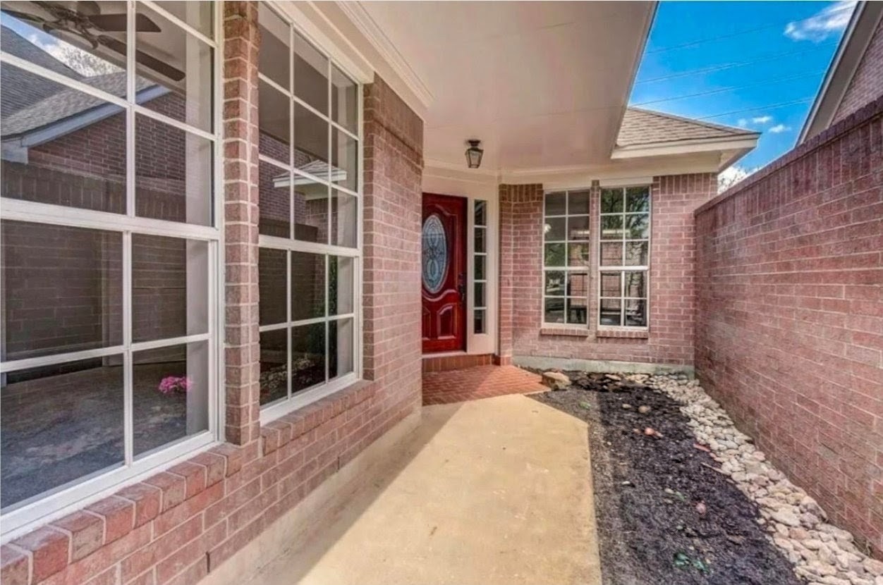 2606 S Strathford Lane Property Photo 3