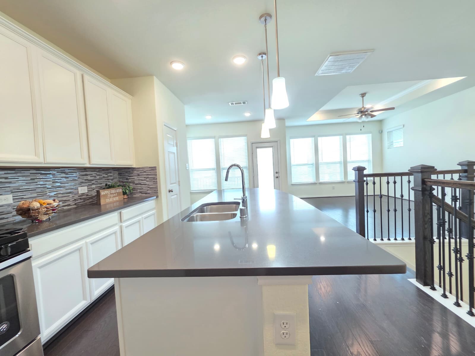 8620 Hollyoaks Creek Lane Property Photo 3