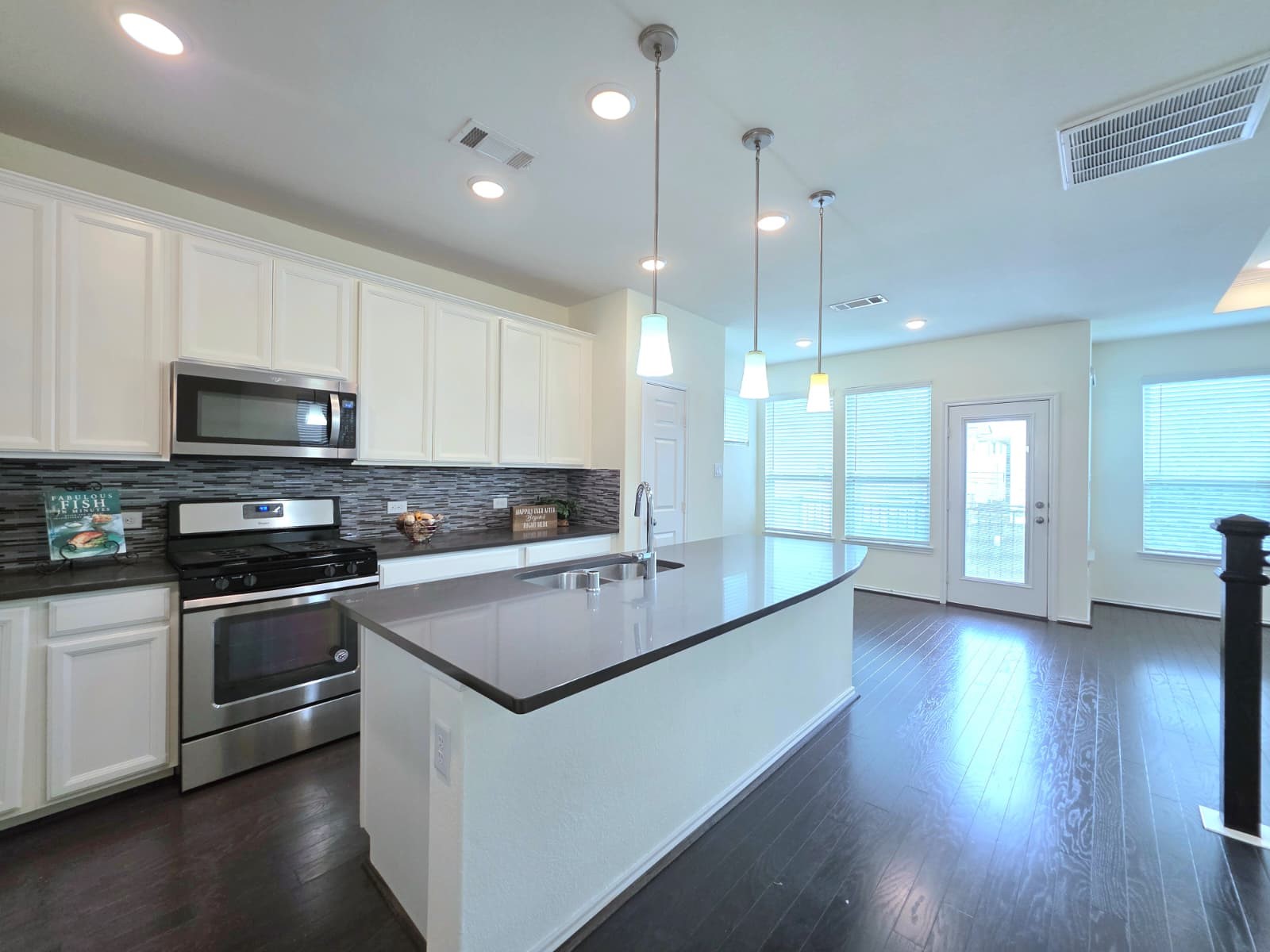 8620 Hollyoaks Creek Lane Property Photo 4