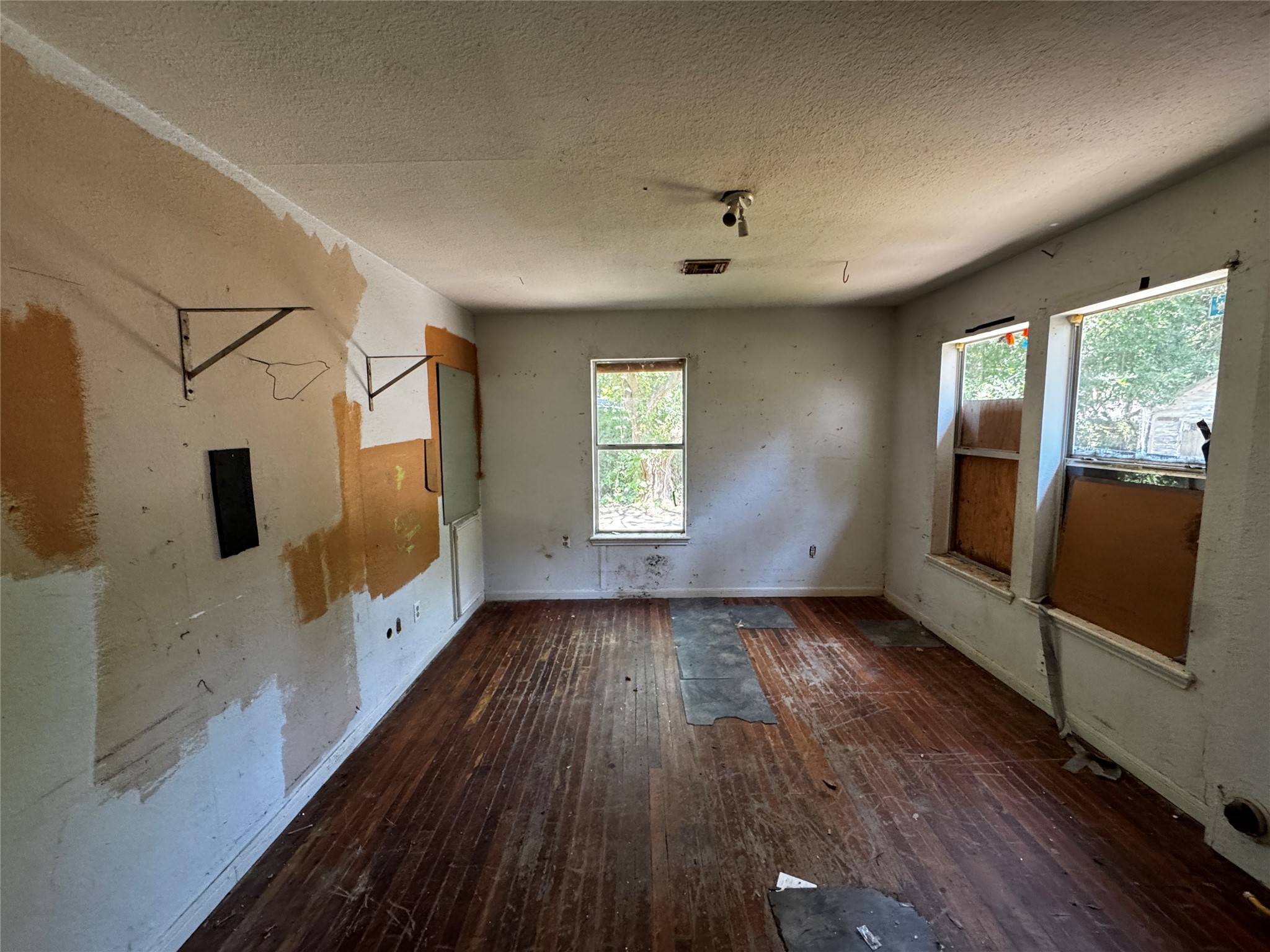 1119 15th Avenue N Property Photo 6