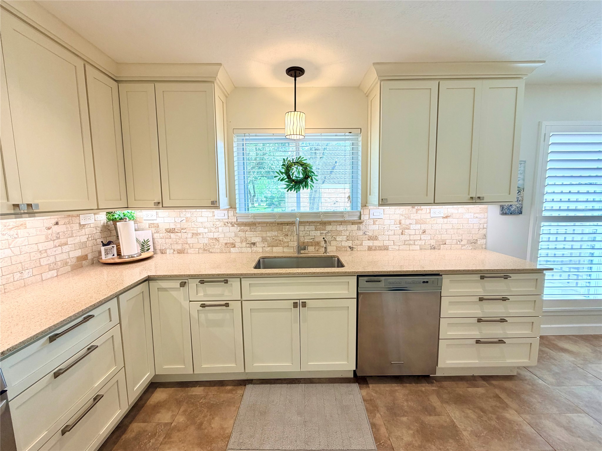 18127 Heaton Drive Property Photo 15
