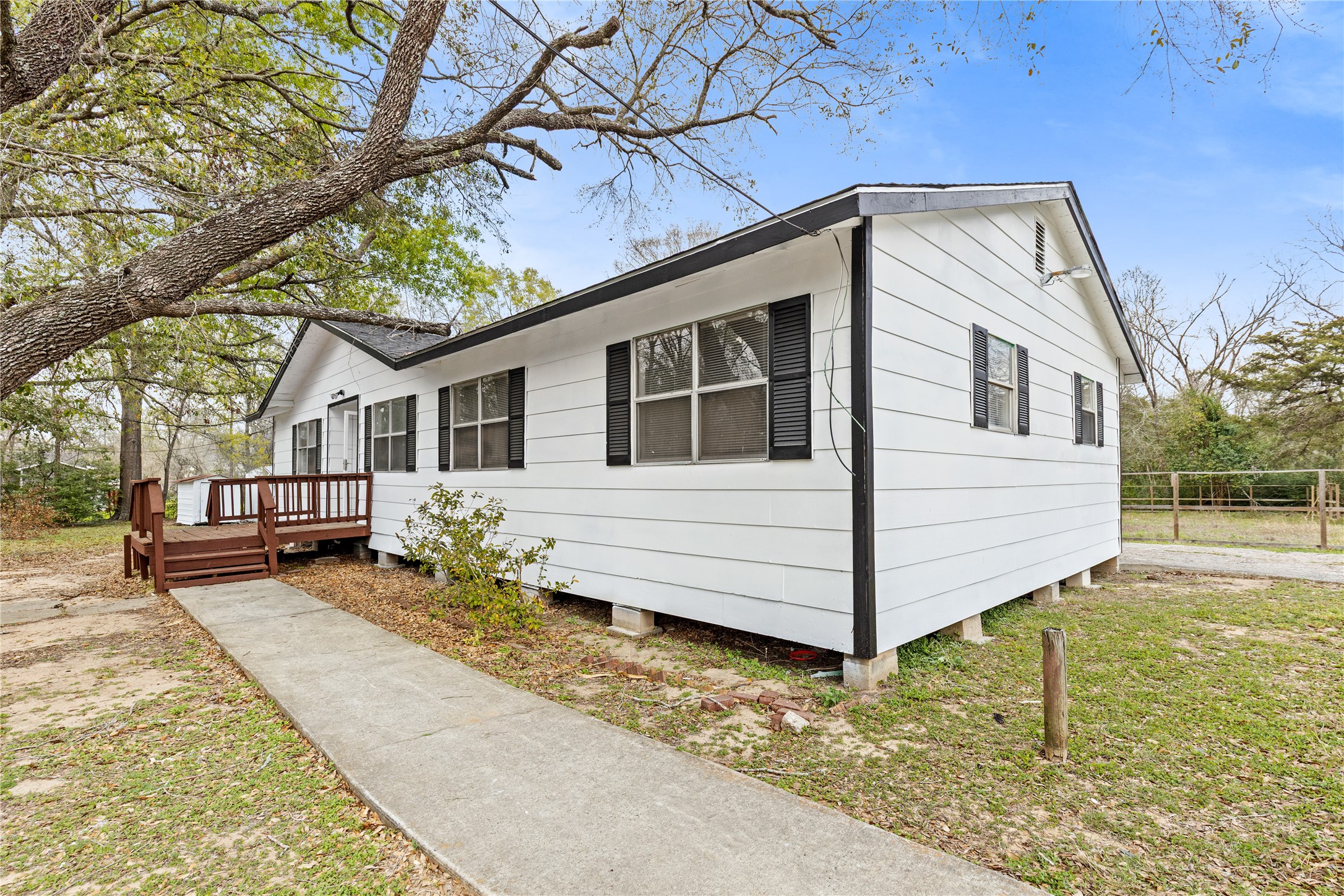 804 Avenue I Property Photo 2