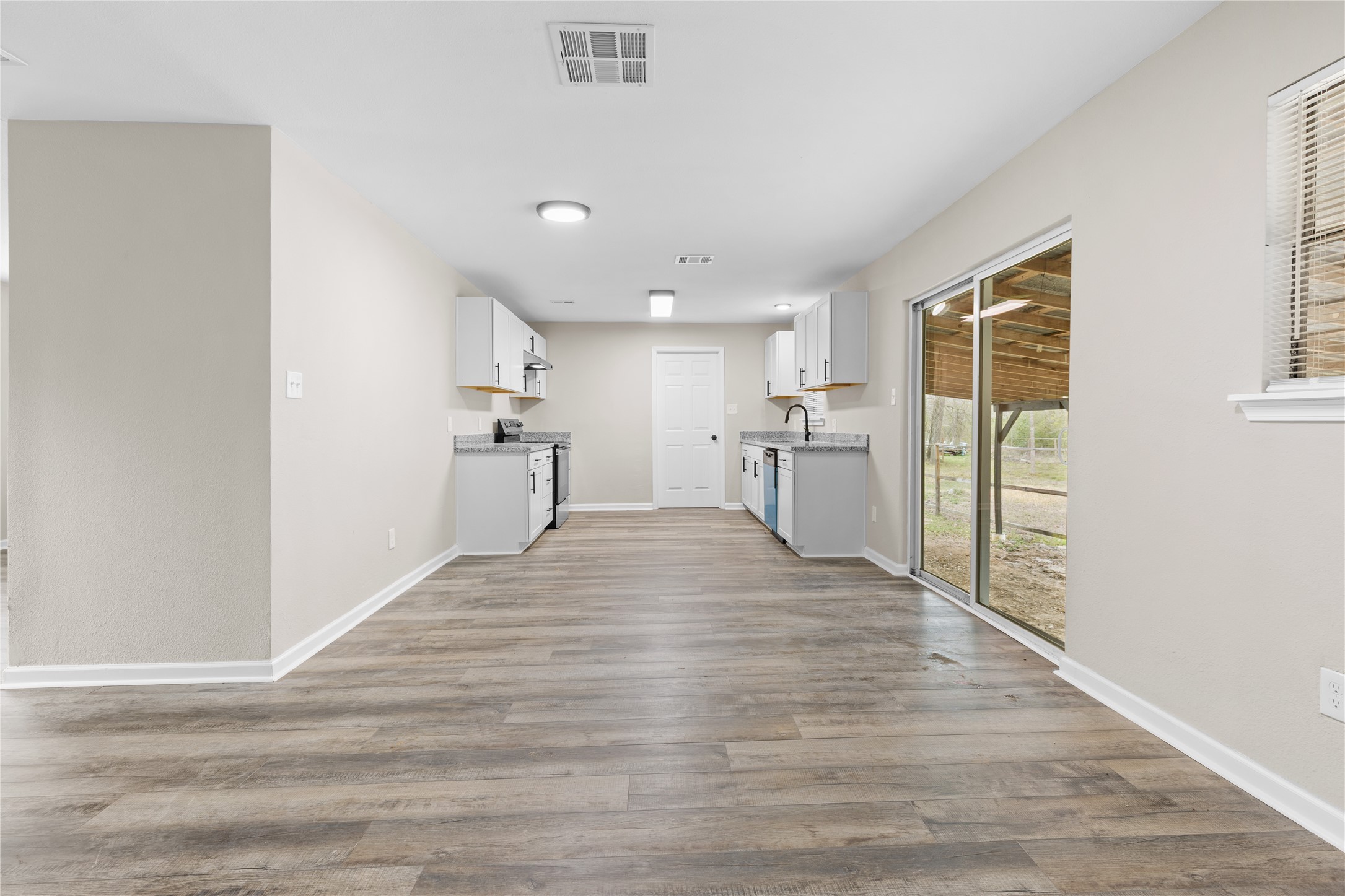804 Avenue I Property Photo 9