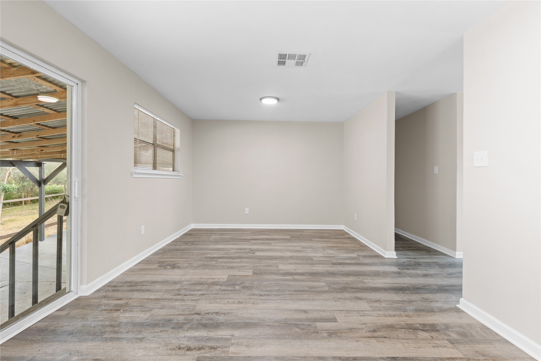 804 Avenue I Property Photo 14