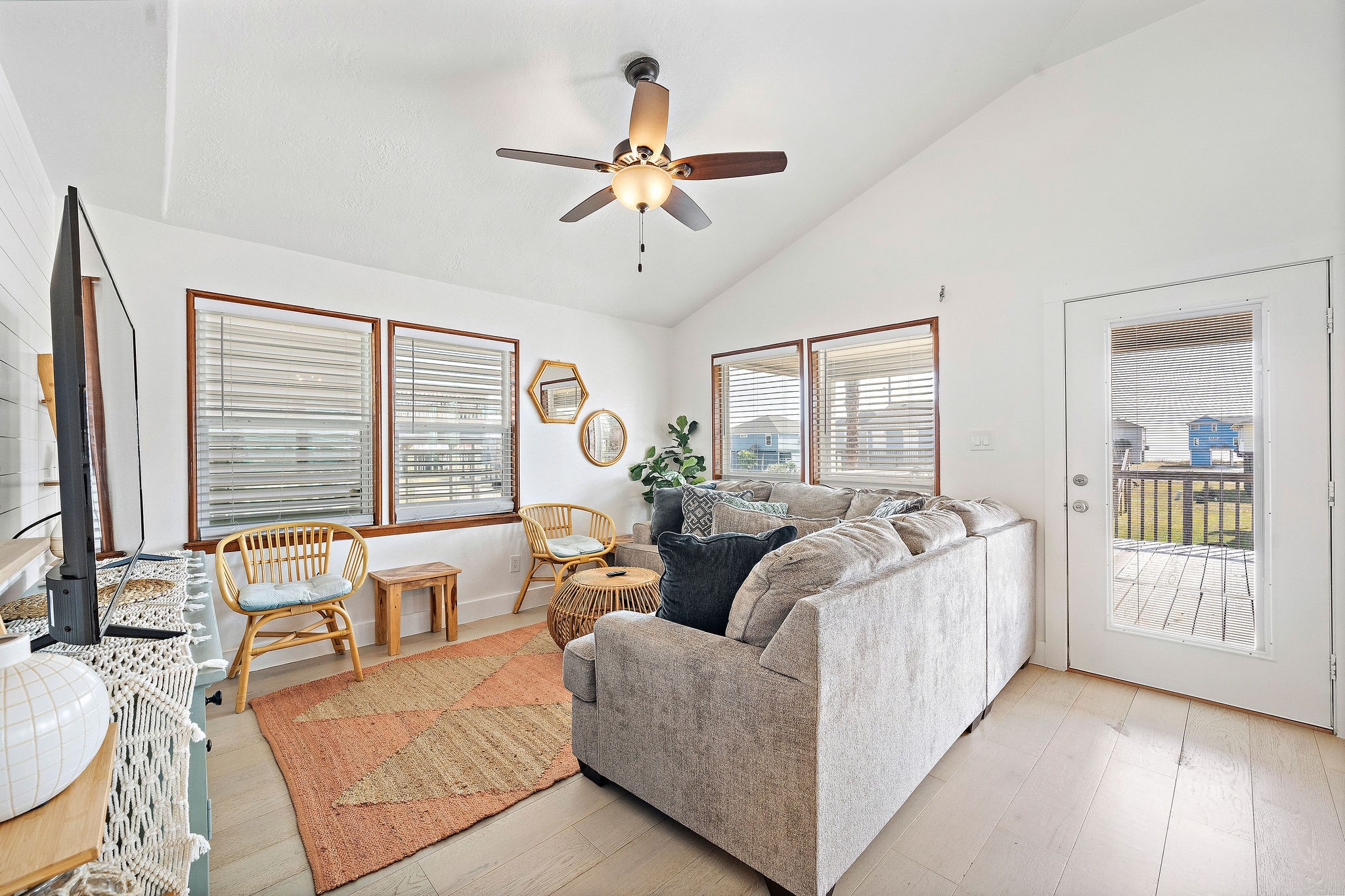 23006 Buena Street Property Photo 6