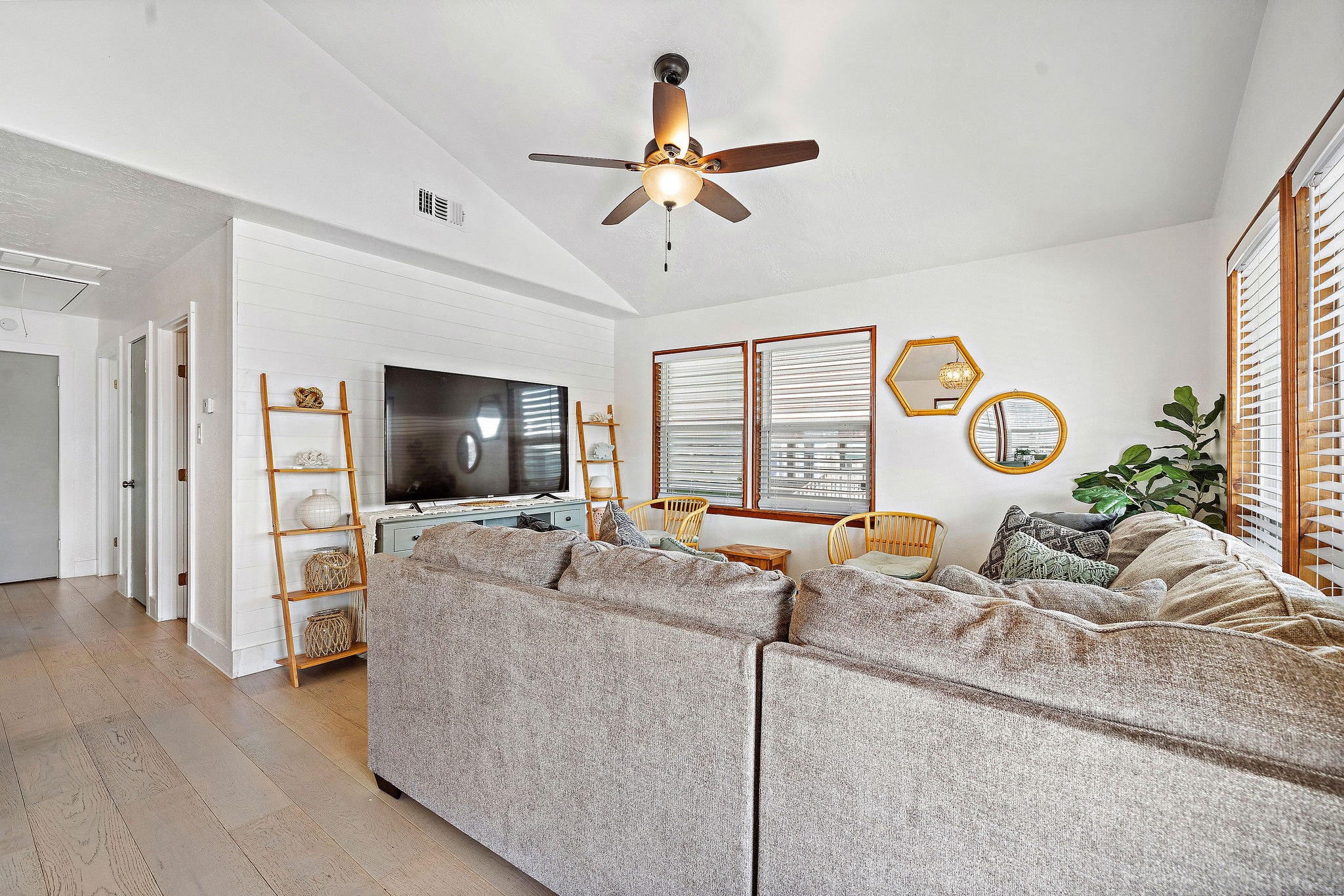 23006 Buena Street Property Photo 7