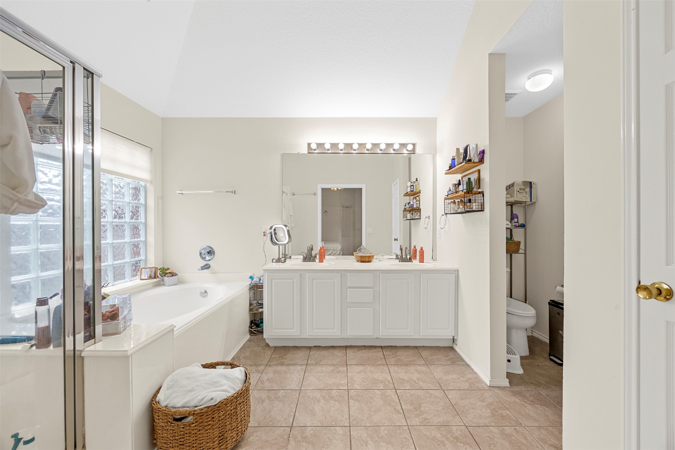 20703 Louetta Woods Drive Property Photo 6