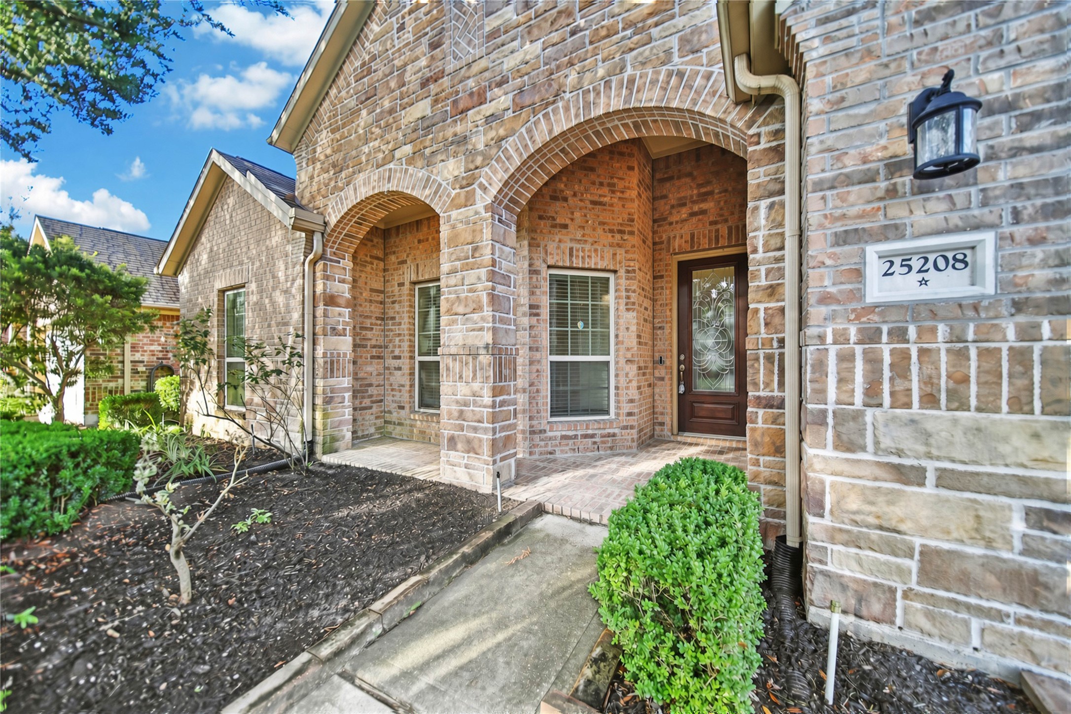 25208 Forest Ledge Dr Property Photo 2