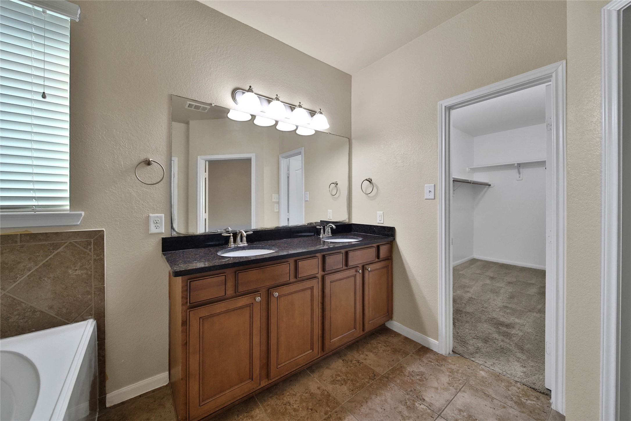 25208 Forest Ledge Dr Property Photo 26