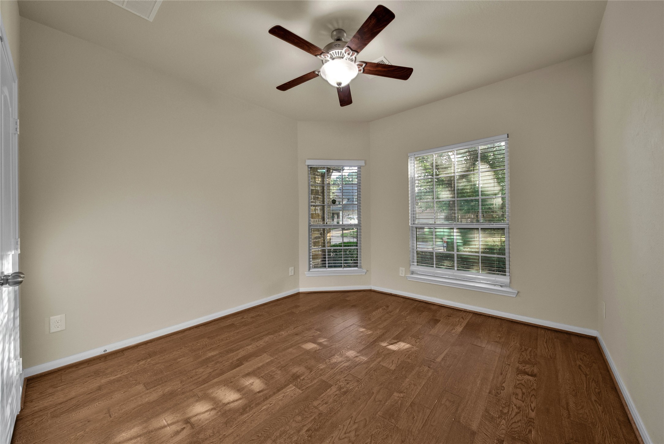 25208 Forest Ledge Dr Property Photo 30