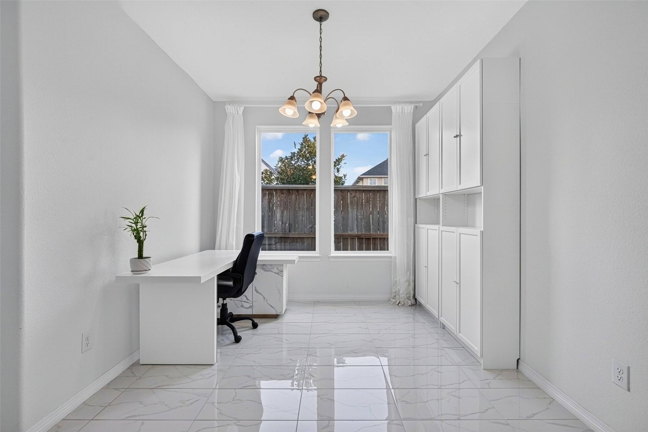 4103 Sherman Oak Lane Property Photo 6